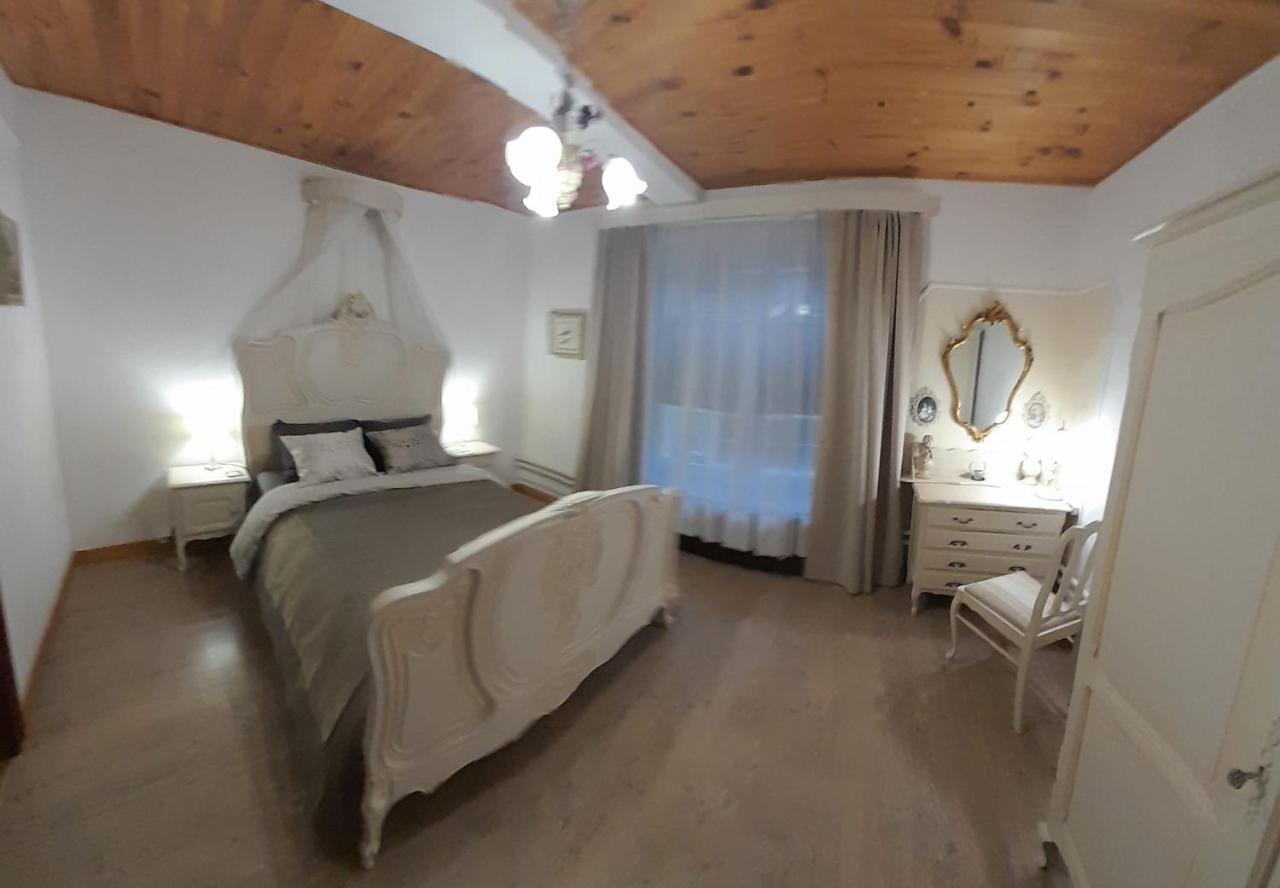 Chez Len & Filipp Apartment Bouillon Bagian luar foto